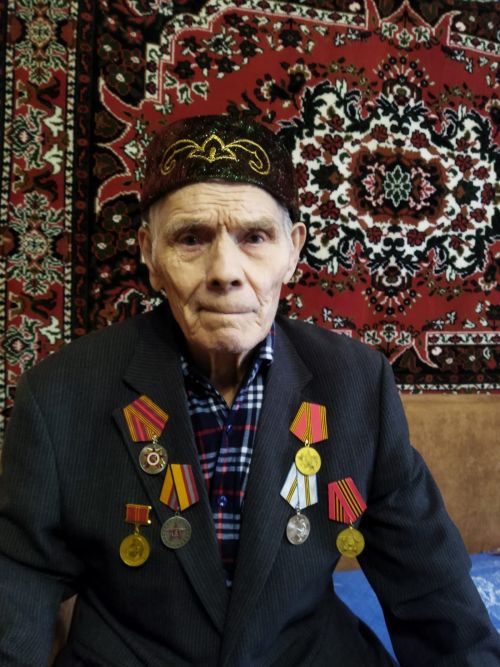 Безгә язалар: Куллары алтын булганга, «Алтын Әнәс» диләр аңа
