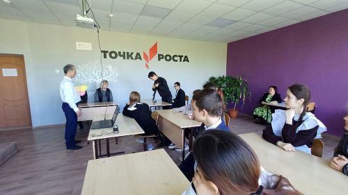 Куакбаш мәктәбендә хәрби операциядә хезмәт итүче якташ ир-егет белән очрашу үтте