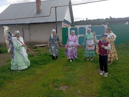 Сугышлы авылында Сабантуйга сөлге, бүләкләр җыйдылар (+фотолар)