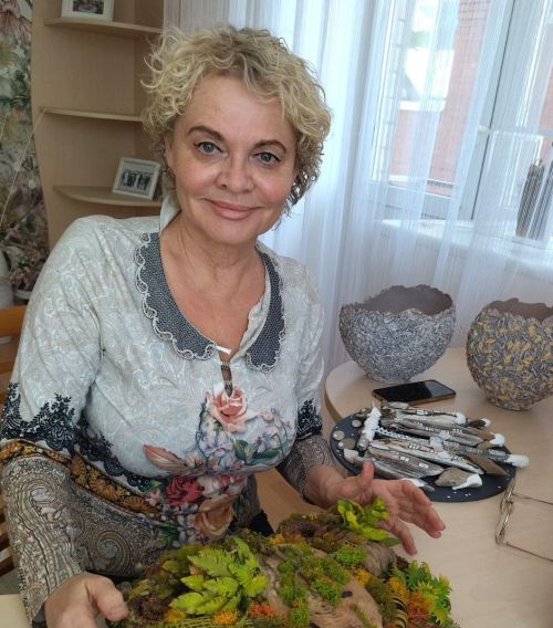 Лениногорскида яшәүче сәнгатьнең күп төрләрен яратучы Айсылу Абдуллина дрифтвуд паннолар ясау белән мәшгуль