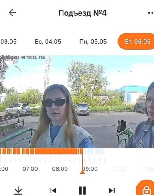Лениногорскида үзләрен суд приставлары дип таныштырган мошенниклар домофон видеокамерасына  эләккән
