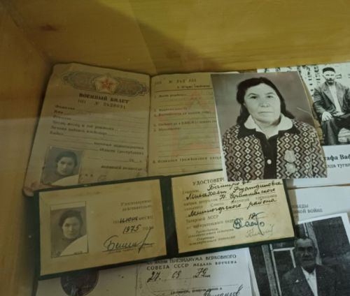 Якташыбыз Хәят апа Бәширова сугыш елларында санитарка булып, яралыларга ярдәм итә