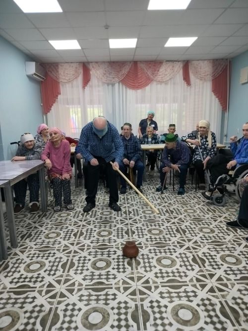 Лениногорск картлар һәм инвалидлар интернат-йортында яшәүчеләрне Сабантуй бәйгеләре сәламәт һәм актив тормышка рухландыра