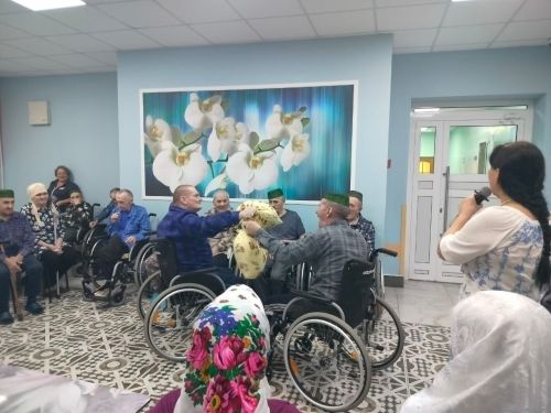 Лениногорск картлар һәм инвалидлар интернат-йортында яшәүчеләрне Сабантуй бәйгеләре сәламәт һәм актив тормышка рухландыра