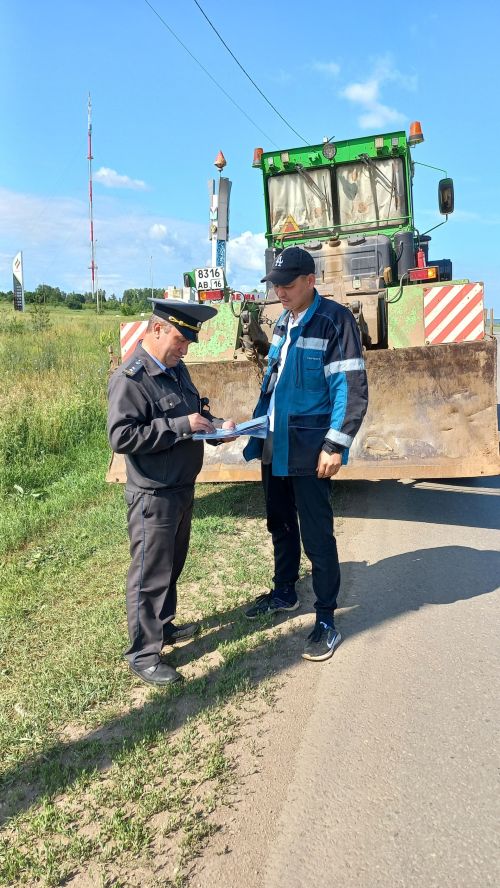 Лениногорск районында үзйөрешле машиналарны һәм тагылмаларны эксплуатацияләү буенча профилактика чаралары дәвам итә