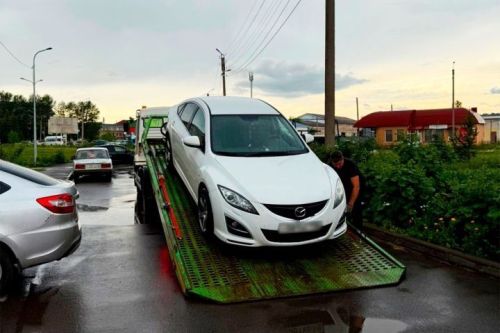 Зур күләмдәге бурычын түләми йөргән лениногорскилының җиңел автомобиле кулга алынган