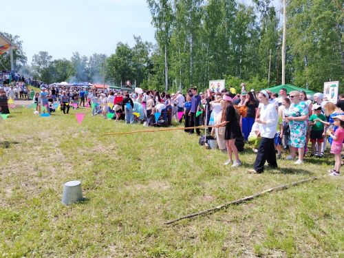 Сабантуйда лениногорскилылар һәм кунаклар халык уеннарында катнашты