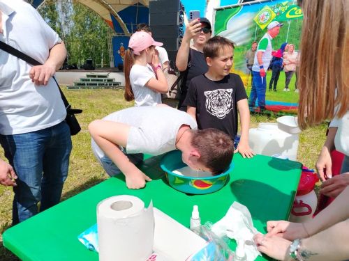 Сабантуйда лениногорскилылар һәм кунаклар халык уеннарында катнашты