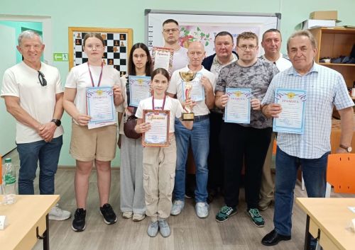 Лениногорск шахмат мәктәбендә «Соңгы кыңгырау» шахмат турнирында 50дән артык уенчы катнашты