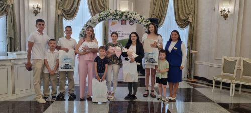 Лениногорск  ЗАГС бүлегендә яшь гаиләләр катнашында юл иминлеге акциясе узды