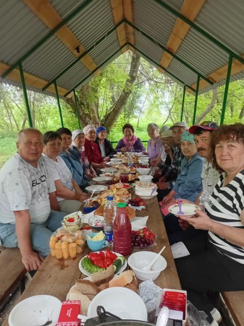 Очрашу урыны - «Питрау» чишмәсе: Лениногорск мәгариф ветераннары очрашты