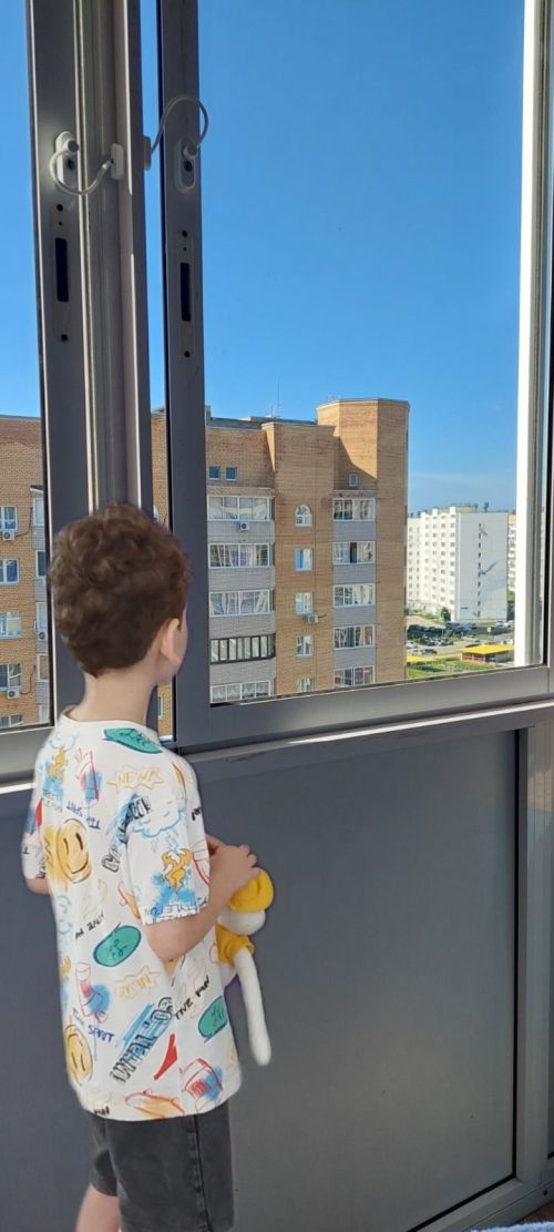 Лениногорскида тагын бер кечкенә бала тәрәзәдән егылып төшкән