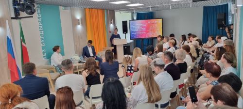 Лениногорскида яңа ачылган Доброцентр - игелекле эшләр үзәгендә юл куркынычсызлыгына багышланган чара үтте