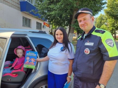 Лениногорск юлларында балаларны автомобильләрдә йөрткәндә хокук бозуларны ачыклау буенча рейд узды