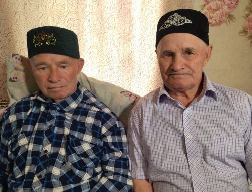 Районыбызның Куакбаш авылында яшәүче игезәк Фәрит һәм Әхмәт Сәхаповлар -  ихлас күңелдән ат яратучылар