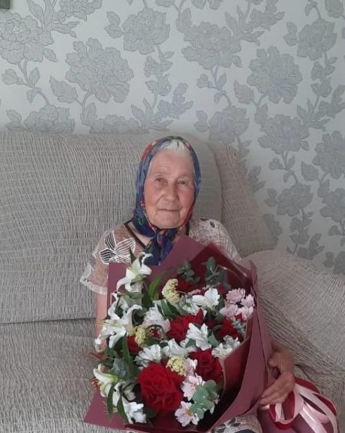 Районыбызның Куакбаш авылында яшәүче Тәслимә әби Гаязованың гомер юлы хезмәттә узган