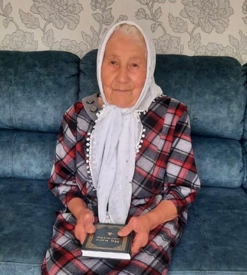 Районыбызның Куакбаш авылында яшәүче Тәслимә әби Гаязованың гомер юлы хезмәттә узган