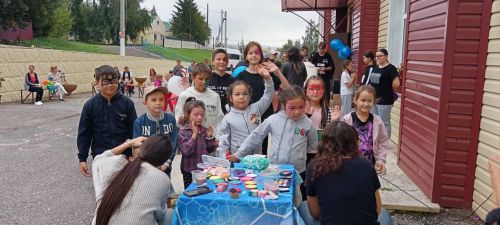 Иске Шөгер авылында беренче сыйныфка баручы балаларны шатландырдылар