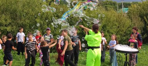 Куакбаш авылы балалары өчен сабын куыклары бәйрәме узды