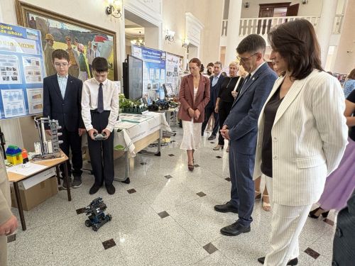 Лениногорскида мәгариф хезмәткәрләренең август киңәшмәсендә белем һәм тәрбия турында сөйләштеләр