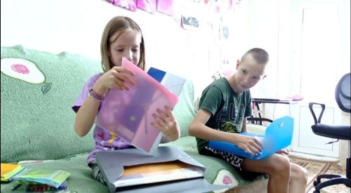Лениногорскида Белем көне алдыннан мәктәп кирәк-яраклары тапшырдылар