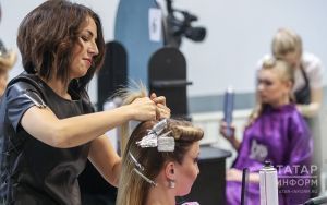 Лениногорскилылар игътибарына: август аенда чәч кистерү һәм чәч буяту өчен уңай көннәр
