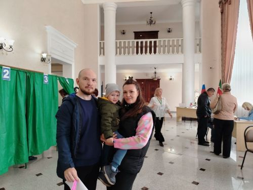 Лениногорскида сайлауга гаиләләре белән килүчеләр күп булды