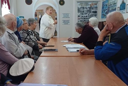 Лениногорск Ветераннар советында полиция вәкиле олы буын белән очрашты