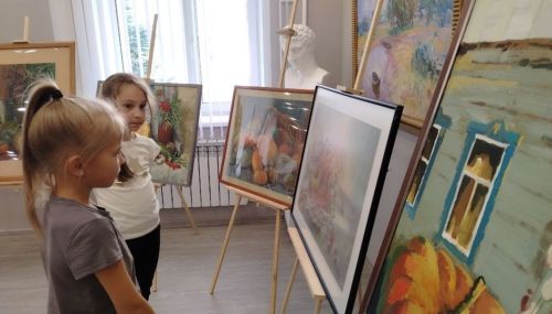 Лениногорск Балалар сәнгать мәктәбендә «Көзге симфония» күргәзмәсе ачылды