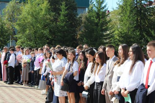 Лениногорскиның 11нче гимназиядә узган Белем бәйрәменнән фоторепортаж