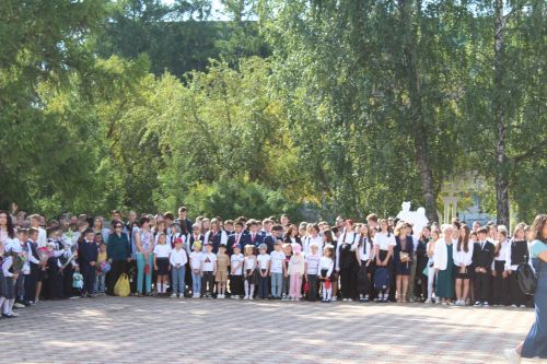 Лениногорскиның 11нче гимназиядә узган Белем бәйрәменнән фоторепортаж