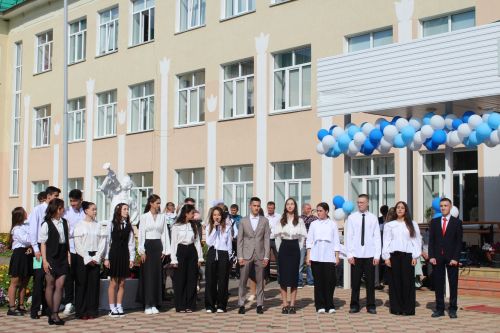 Лениногорскиның 11нче гимназиядә узган Белем бәйрәменнән фоторепортаж