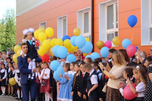 Лениногорскиның 2нче мәктәбе 75 еллык юбилеен билгеләп үтте (+фотолар)