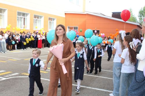 Лениногорскиның 2нче мәктәбе 75 еллык юбилеен билгеләп үтте (+фотолар)