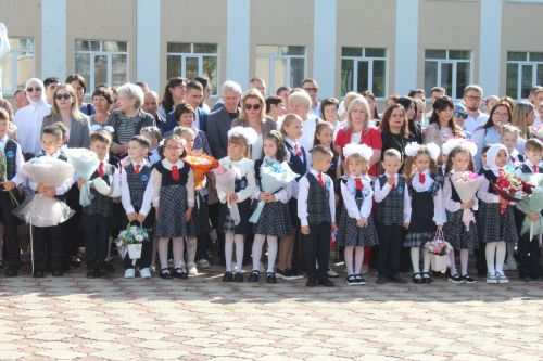 Лениногорскиның 11нче гимназиядә узган Белем бәйрәменнән фоторепортаж