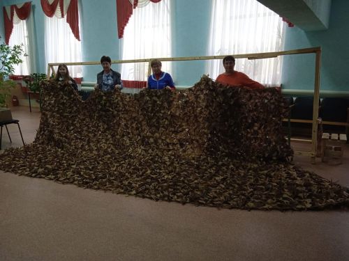 Сугышлы авылы мәдәният йортында маскировка челтәрен үрү эшен янәдән башлап җибәрделәр