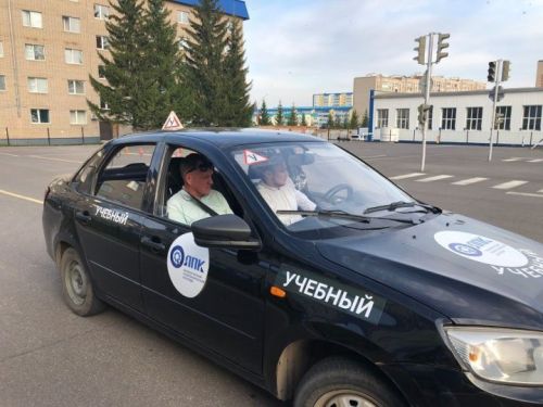 Лениногорск студентлары автомобиль йөртү осталыгында ярышты