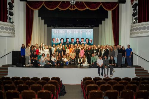 Лениногорскилылар танылган блогер Рөстәм Нәбиев белән очрашты