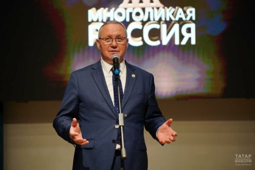 Айдар Сәлимгәрәев  Россия матбугаты көне белән котлады