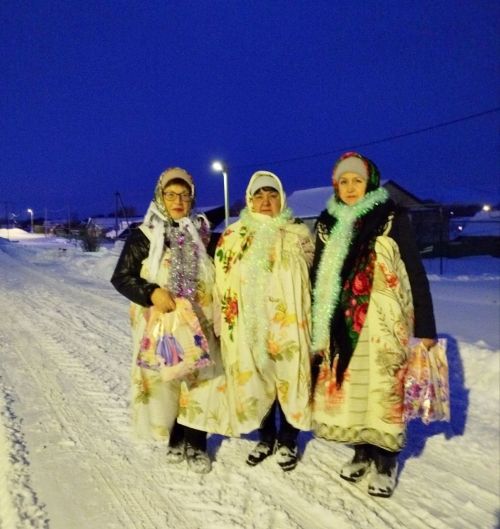 Мичурин авылында искечә Яңа ел алдыннан МХОда катнашучыларның әти-әниләрен котладылар