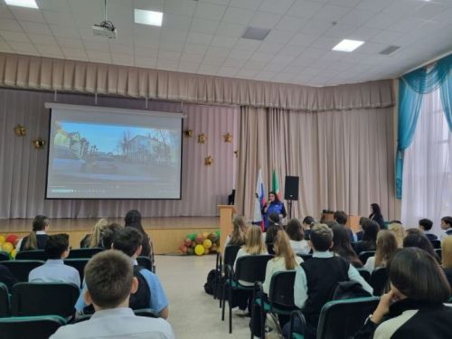 Лениногорскиның 2 нче мәктәбендә юллар куркынычсызлыгы дәресе үткәрелде