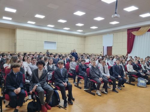 Лениногорскиның 7 нче  мәктәбендә юл иминлегенә багышланган очрашу