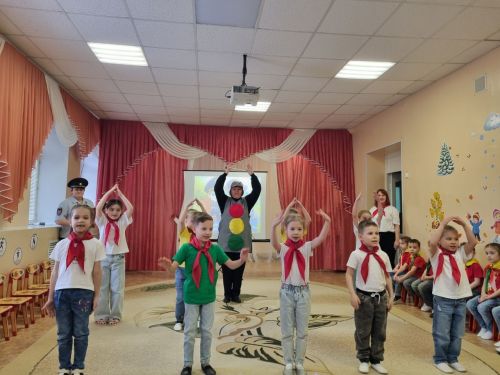 Лениногорскиның 3 нче бакча балалары «Юл белеме академиясе»н узды