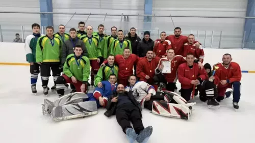 Лениногорск Боз сараенда авыл яшьләре арасында хоккей турниры узды
