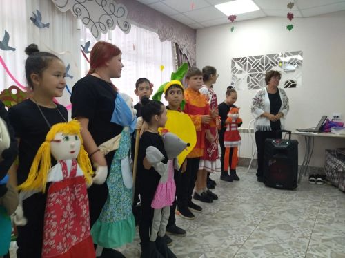 Шөгер мәктәптән тыш эшләр үзәгендәге курчак театры балаларга шатлык китерә
