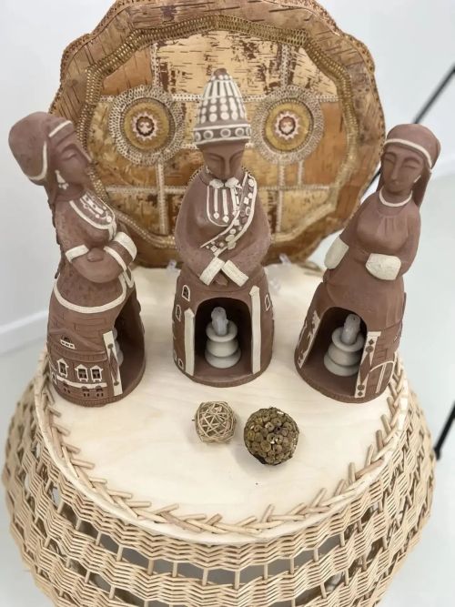 Казанда Лениногорск музыка-сәнгать педагогика колледжының юбилеена багышланган күргәзмә эшли