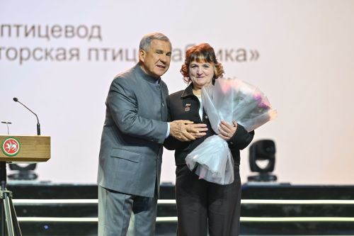 Лениногорск кошчылык фабрикасы хезмәткәренә мактаулы исем бирелде