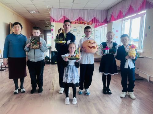 Иске Иштирәк мәктәбендә көзге бал - уңыш бәйрәме уздырылды (+фотолар)