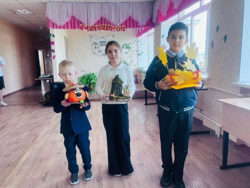 Иске Иштирәк мәктәбендә көзге бал - уңыш бәйрәме уздырылды (+фотолар)