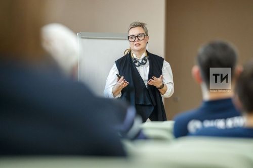 Татарстан Дәүләт Советында укытучыларның абруен күтәрергә чакырдылар